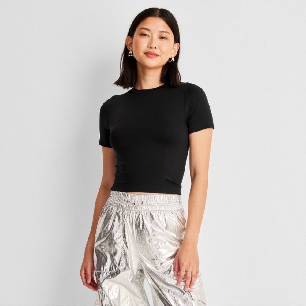 NWT Women's Slim Fit Short Sleeve Baby T-Shirt - A New Day Black L